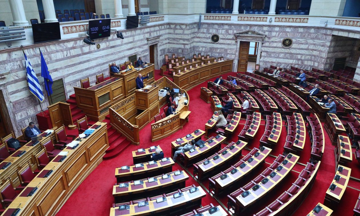 Στη Βουλή κατατέθηκε το νομοσχέδιο για την αποθήκευση ηλεκτρικής ενέργειας και διαχείριση αποβλήτων