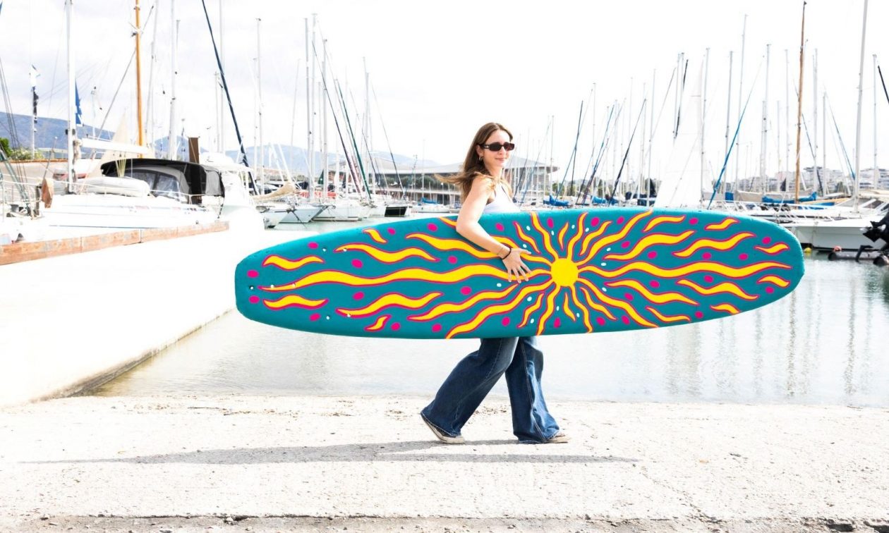 «Surfing on the Art Waves»: Μεταχειρισμένες σανίδες του σερφ έγιναν έργα τέχνης