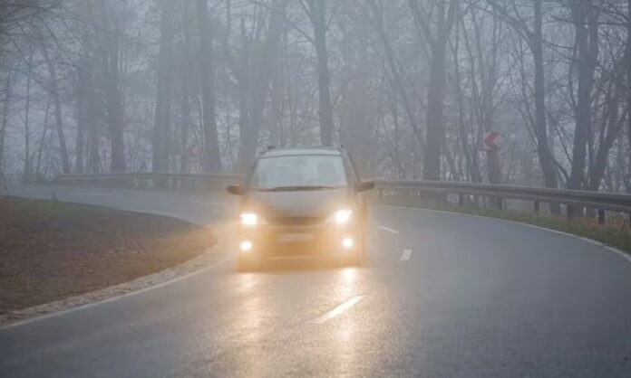 1593994-5d6a5c33-car-fog-light-5702542.jpg