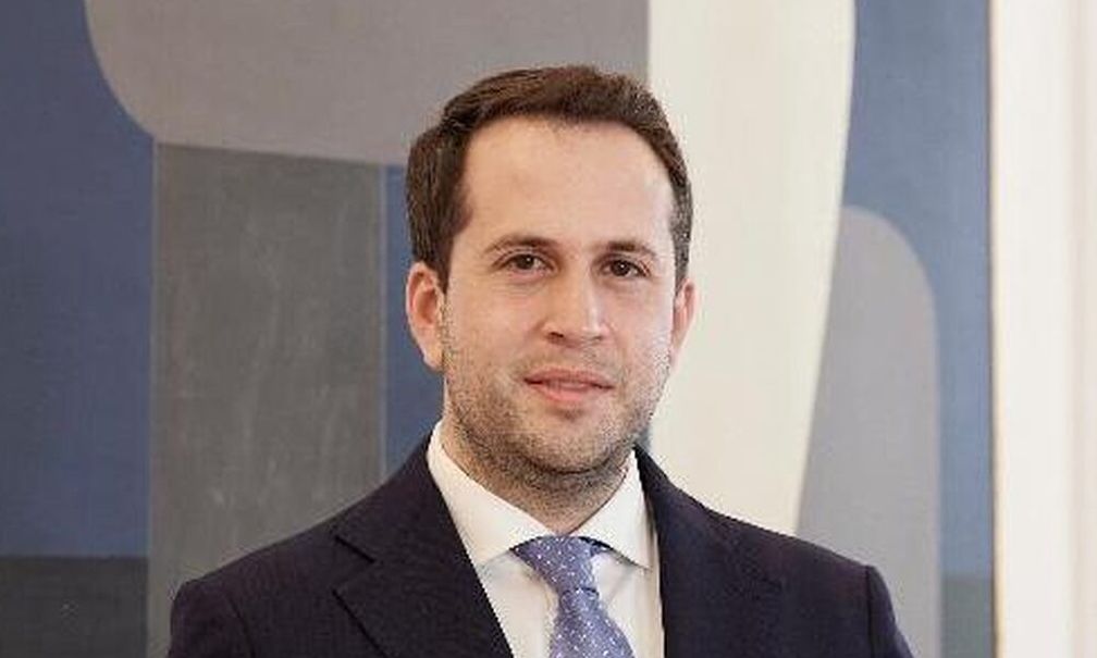 Φορολογικές δηλώσεις, τέλος επιτηδεύματος, φιλοδωρήματα, κατώτατος μισθός – Τι λέει ο Τσάπαλος