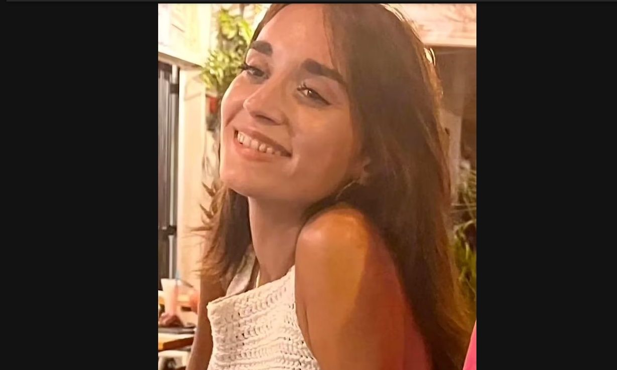 Φρίκη στην Ισπανία: Γυναίκα καταπλακώθηκε από απορριματοφόρο, αφού έπεσε σε κάδο