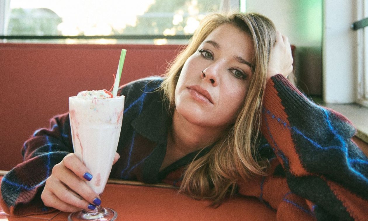 Ιουλία Καραπατάκη: Ζωντανά στο Σταυρό του Νότου κάθε Παρασκευή