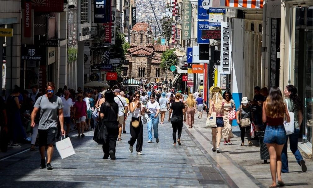 Σχεδόν 1.600 ευρώ το μήνα ξοδεύει ένα μονομελές νοικοκυριό –Πόσα ξοδεύει μία οικογένεια με 2 παιδιά