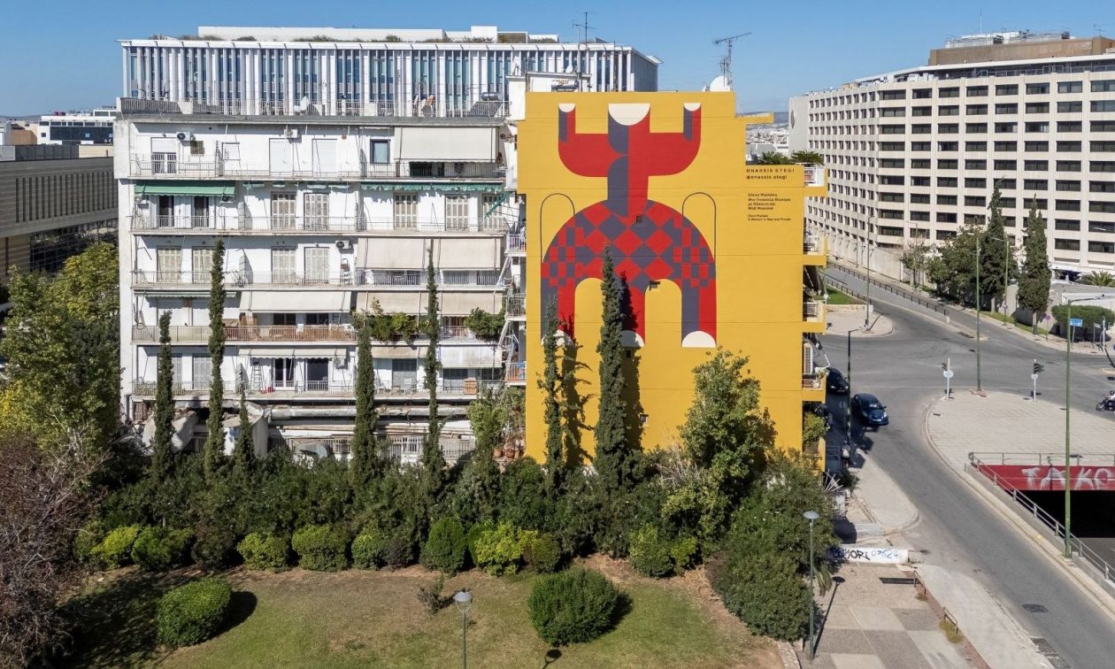 Στέγη Ιδρύματος Ωνάση: Η τοιχογραφία της Ελένης Ψυλλάκη μεταμορφώνει το αστικό τοπίο του Νέου Κόσμου