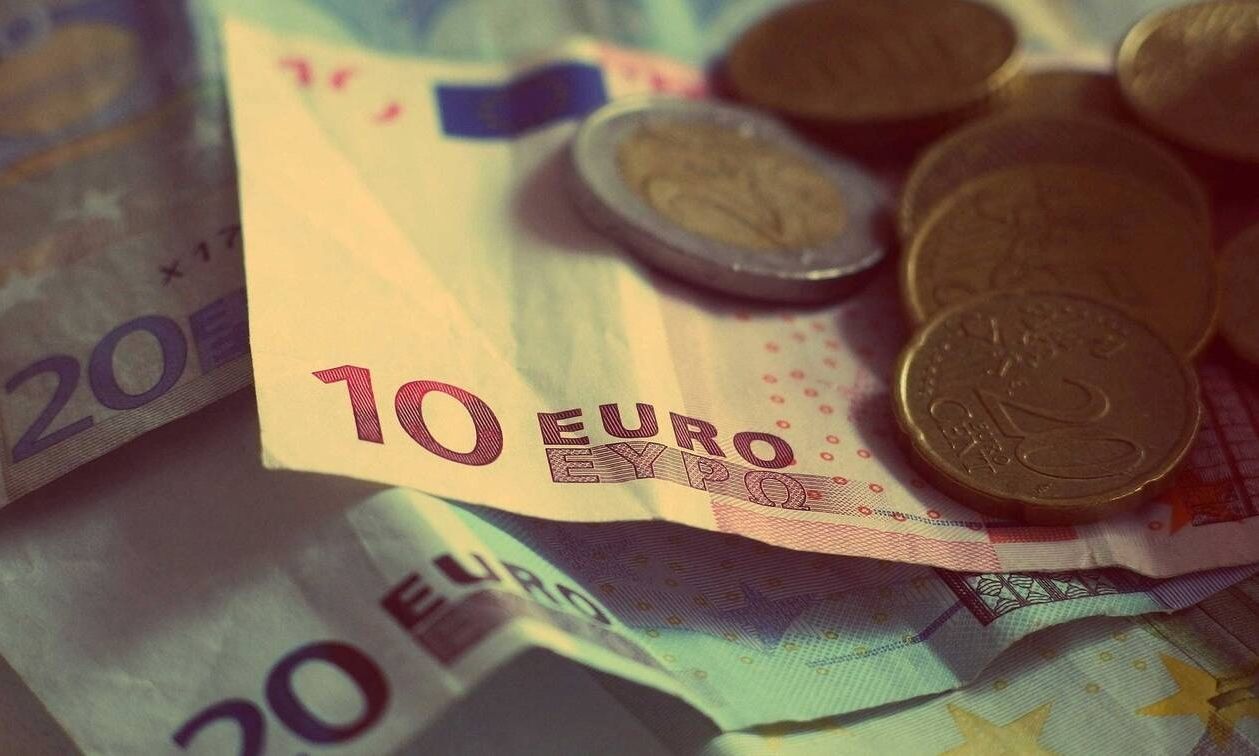 Αυξήθηκαν κατά 2,3 δισ. ευρώ οι καταθέσεις τον Σεπτέμβριος