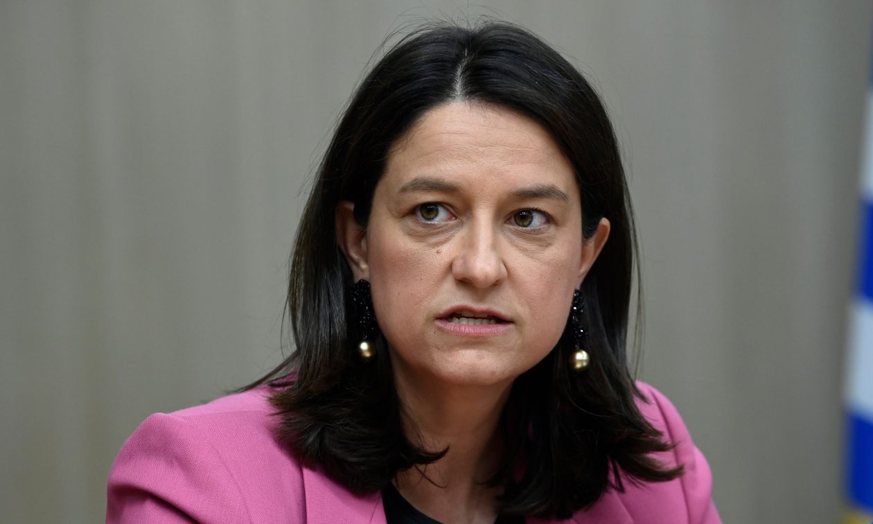 Κεραμέως: Οι δύο όροι για την αύξηση του κατώτατου μισθού – Πώς θα συνδεθεί με την ανάπτυξη