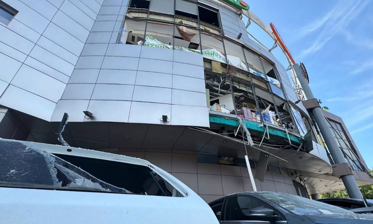 Δύο νεκροί και δέκα τραυματίες σε ουκρανική πόλη από ρωσική πυραυλική επίθεση