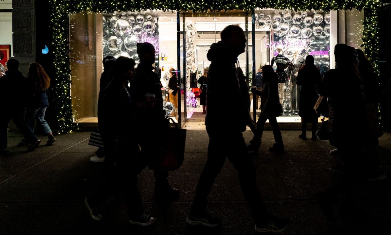 Black Friday:Καταστήματα και καταναλωτές ετοιμάζονται για την «Παρασκευή των προσφορών»