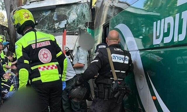 Ισραήλ: Οι λεπτομέρειες της τρομοκρατικής επίθεσης – Νεκρός ο δράστης, αυξάνονται οι τραυματίες