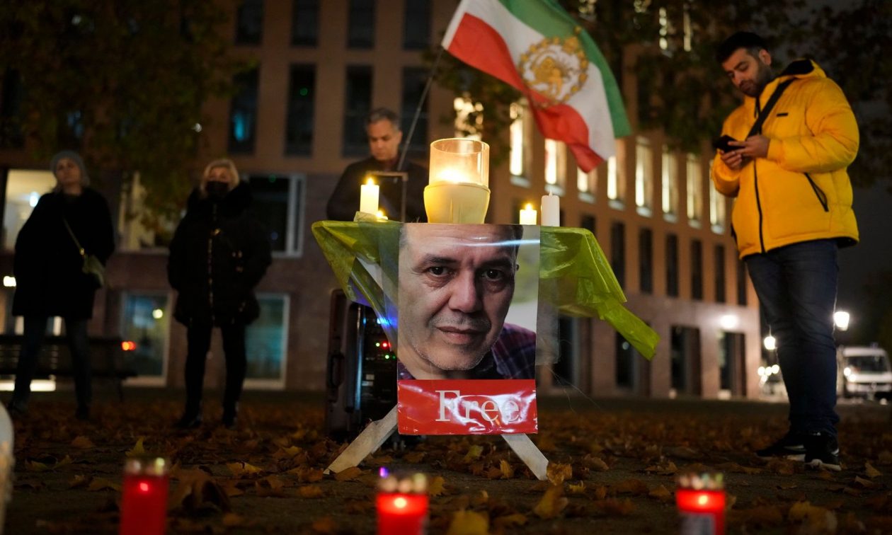 Οργή στο Βερολίνο για την εκτέλεση του Ιρανογερμανού από το «απάνθρωπο καθεστώς» της Τεχεράνης