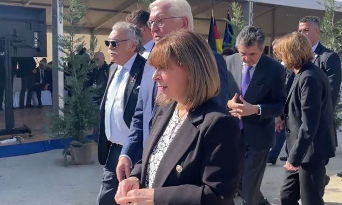Στη Θεσσαλονίκη ο Γερμανός πρόεδρος – Συνάντηση με Σακελλαροπούλου στο Μουσείο Ολοκαυτώματος