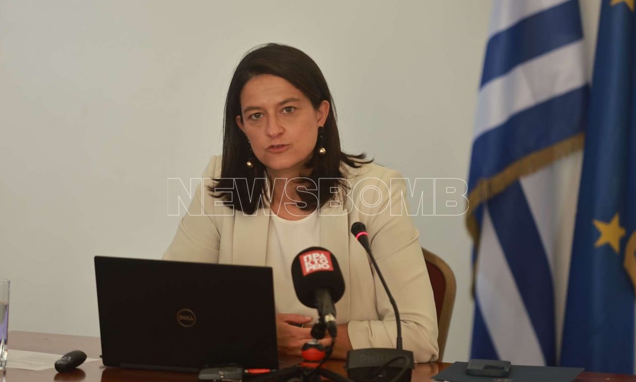 Live η συνέντευξη Τύπου της Ν. Κεραμέως για το νέο κατώτατο μισθό