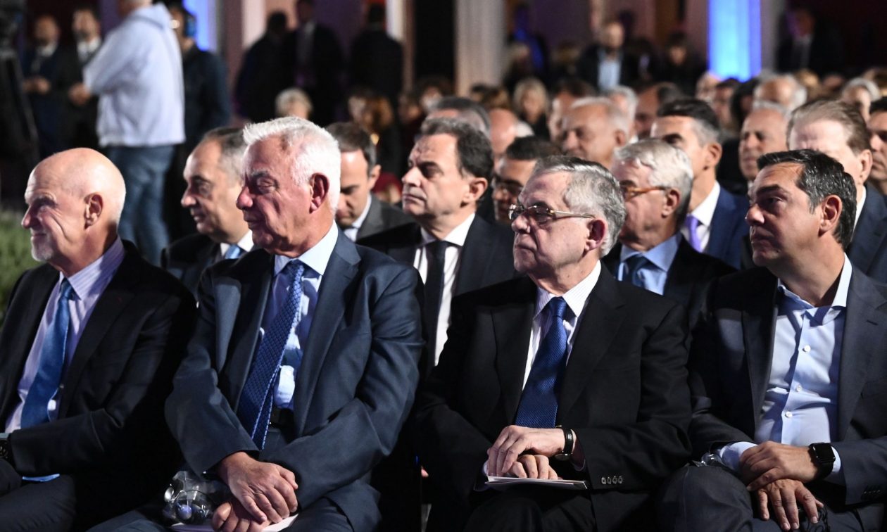 Δίπλα – δίπλα Αλέξης Τσίπρας και Λουκάς Παπαδήμος στην εκδήλωση του Ινστιτούτο Καραμανλής