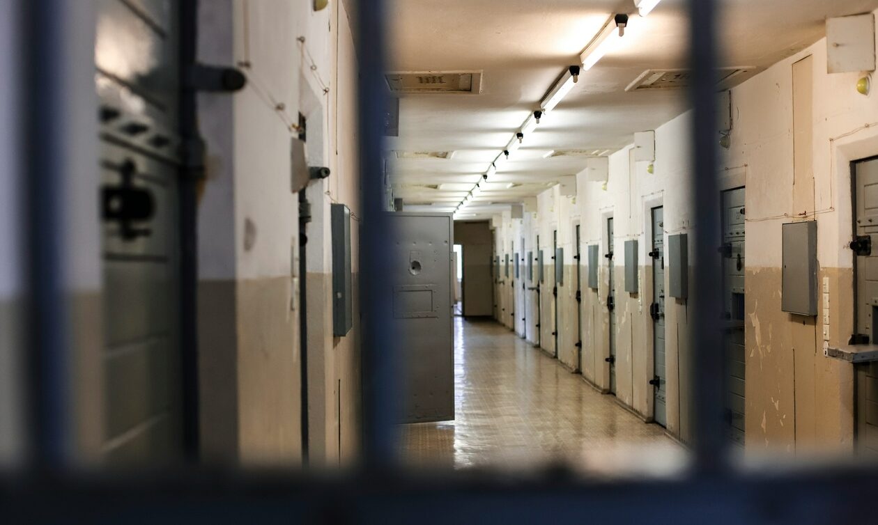 Θεσσαλονίκη: Η νύφη που ξυλοκόπησε την πεθερά της αφέθηκε ελεύθερη – Φυλακίστηκε το θύμα!