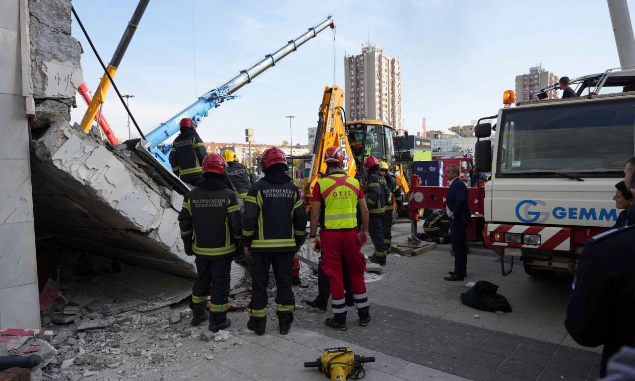 Σερβία: Δεκατέσσερις οι νεκροί από την κατάρρευση οροφής σε σιδηροδρομικό σταθμό