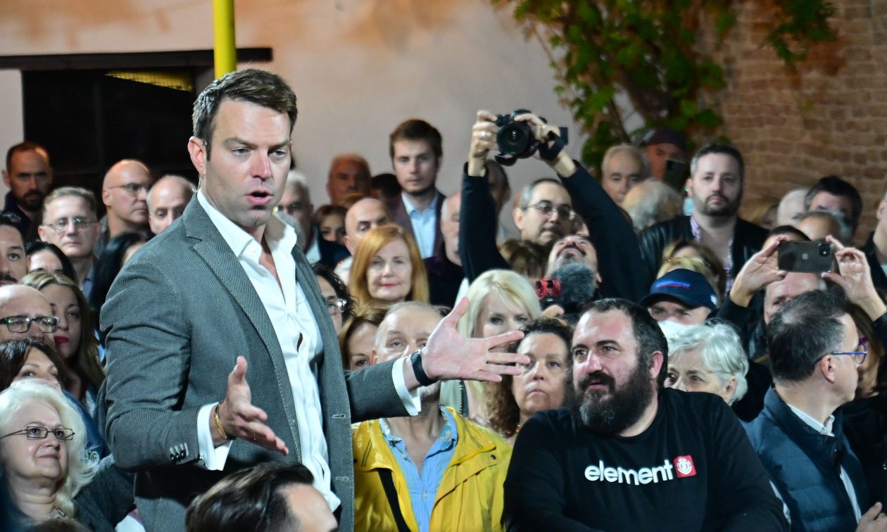 Σκληρή απάντηση του ΣΥΡΙΖΑ στον Κασσελάκη: Επιβεβαιώνει τους λόγους που δεν είναι πρόεδρος