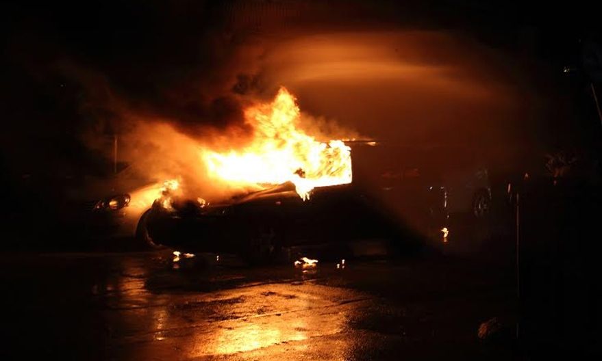 Κρήτη: Αυτοκίνητο που «λαμπάδιασε» στον Ανισαρά κινητοποίησε την Πυροσβεστική
