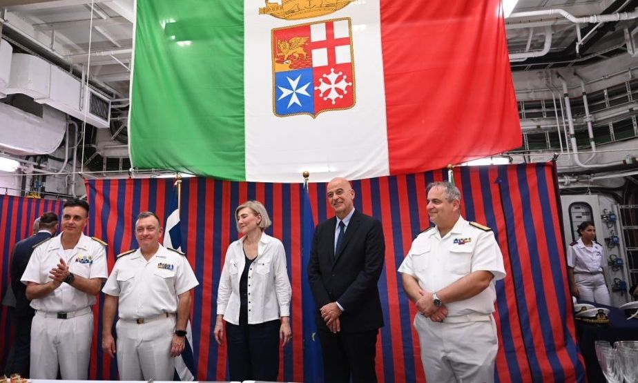 Ασπίδες:Η Ελλάδα ανέλαβε και την εν πλω διοίκηση – Δένδιας: Η χώρα μας ηγείται στην ευρωπαϊκή άμυνα