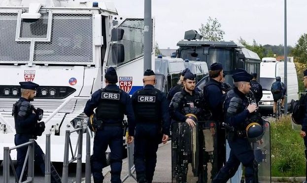 Γαλλία: Επίθεση με τσεκούρι σε σταθμό τρένων στο Παρίσι – Τέσσερις οι τραυματίες