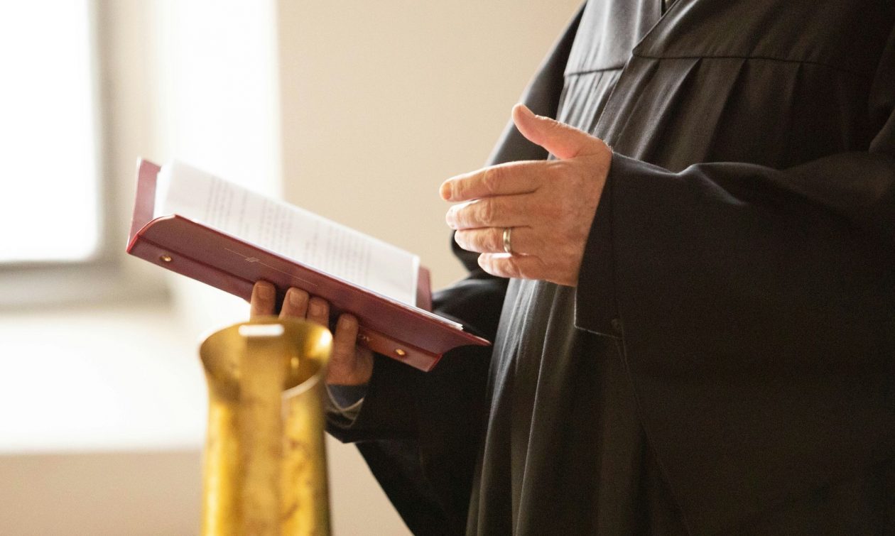 Θεσσαλονίκη: 17χρονη κατήγγειλε πως ο ιερέας πατέρας της, την χαστούκισε