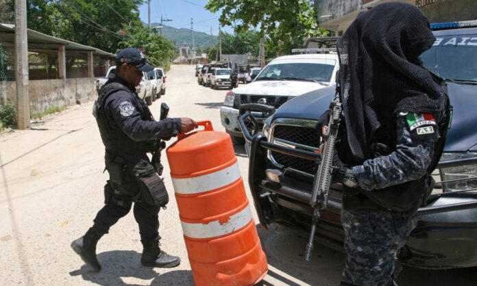 1598982-5f5a771b-acapulco-police-mex.jpg