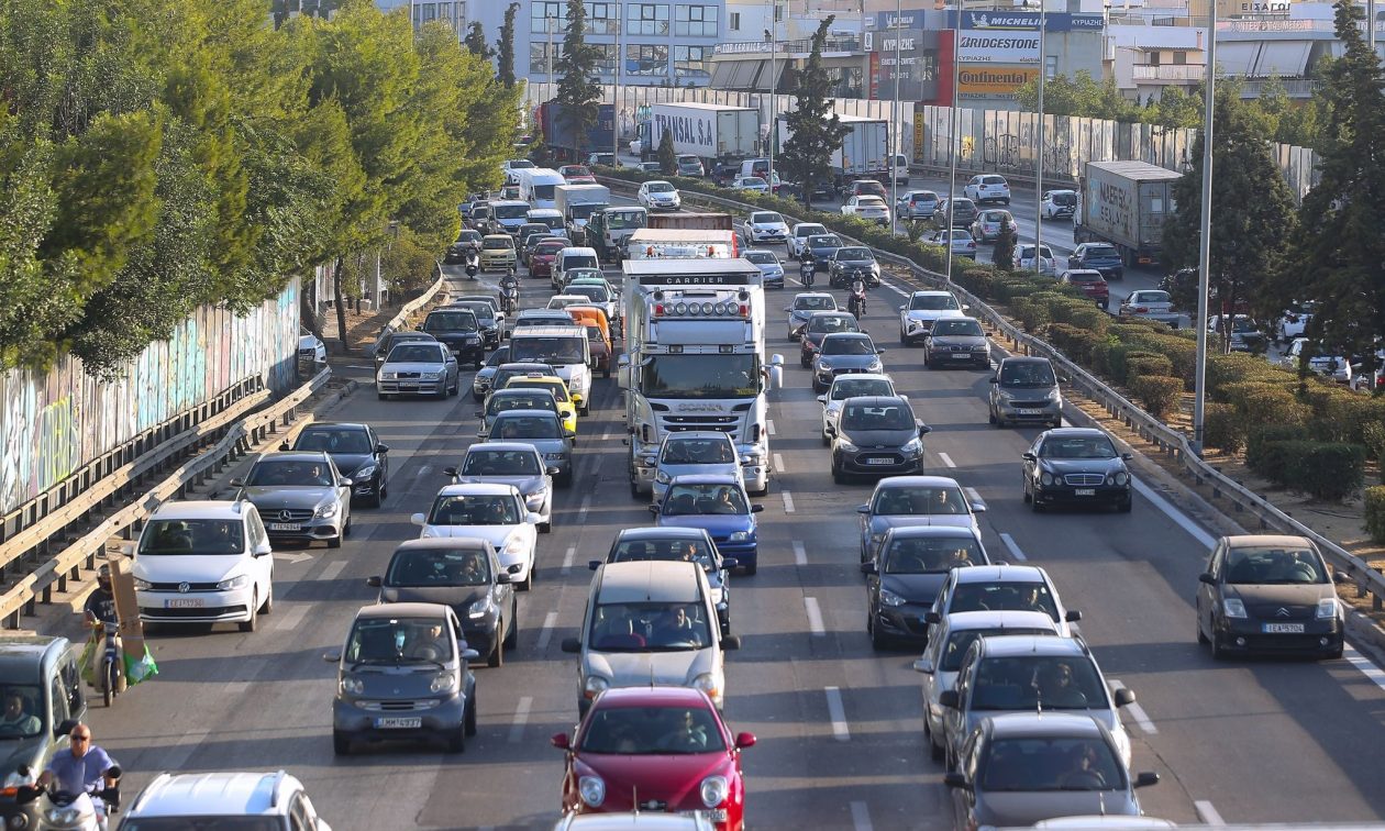 Κίνηση τώρα: Τεράστιο πάρκινγκ ο Κηφισός – Μεγάλες καθυστερήσεις και σε Αττική Οδό