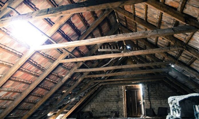 1599082-attic-112266_1280.jpg