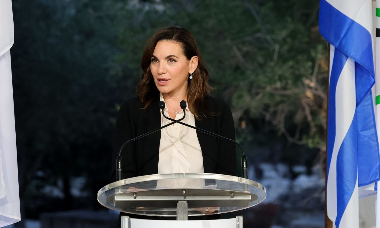 Την επανένωση των γλυπτών του Παρθενώνα συζήτησαν Κεφαλλογιάνη – Μπράιαντ στο Λονδίνο