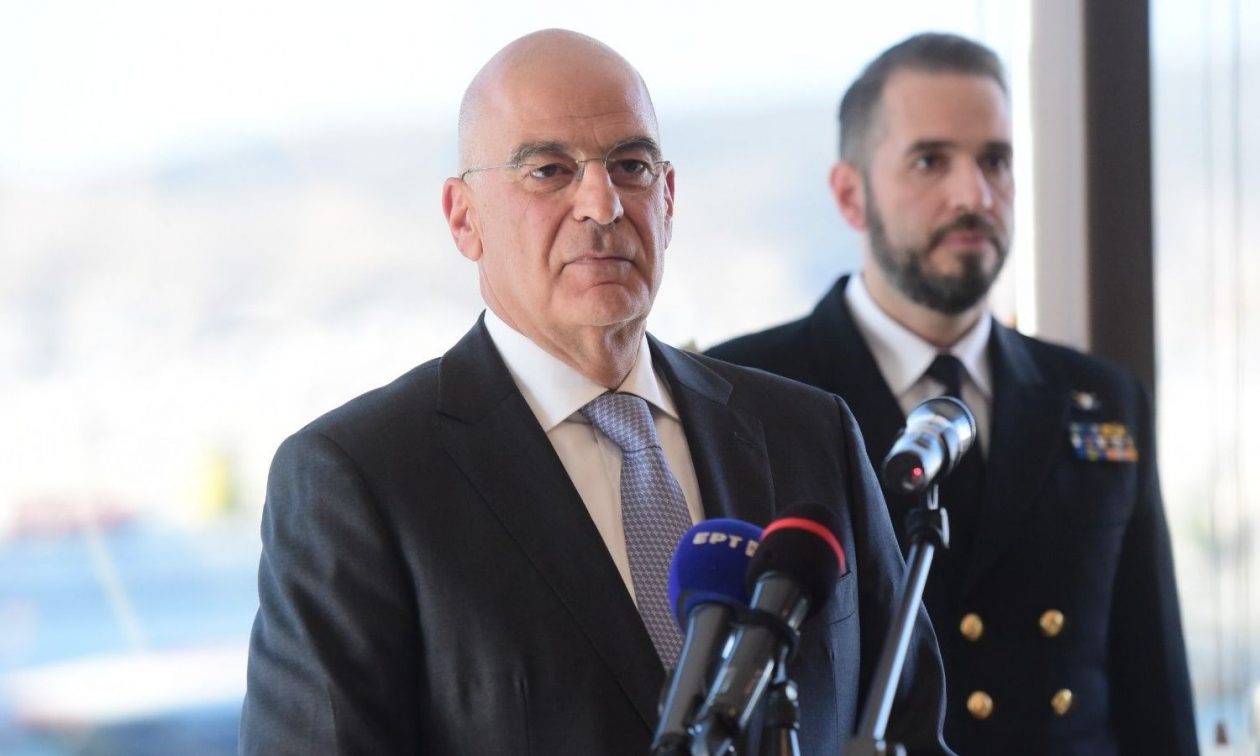 Παρουσία Νίκου Δένδια σε γεύμα εργασίας στη Ναυτιλιακή Λέσχη Πειραιά