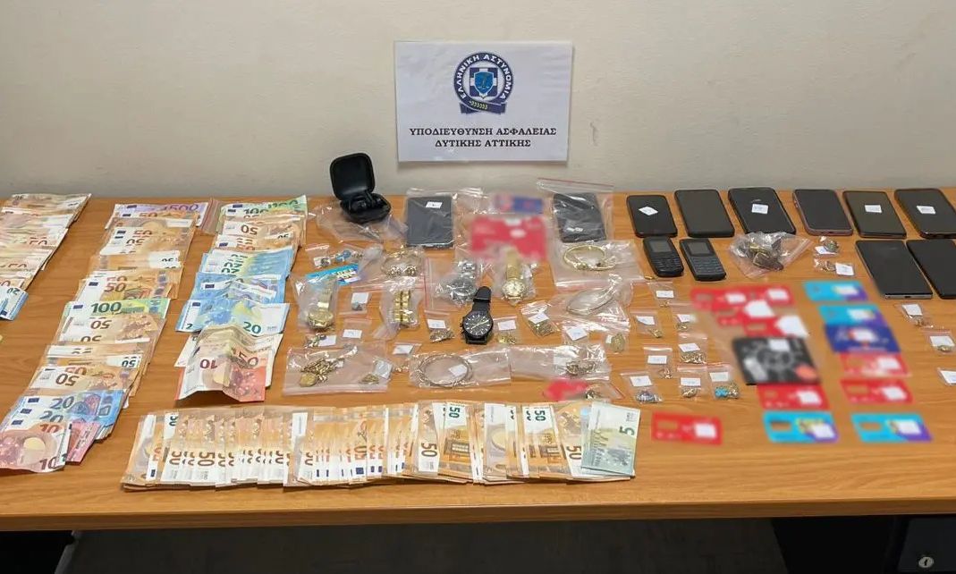 Δυτική Αττική: Εξαρθρώθηκε σπείρα που λήστευε ηλικιωμένους – Πώς τους «άδειαζαν» τα σπίτα