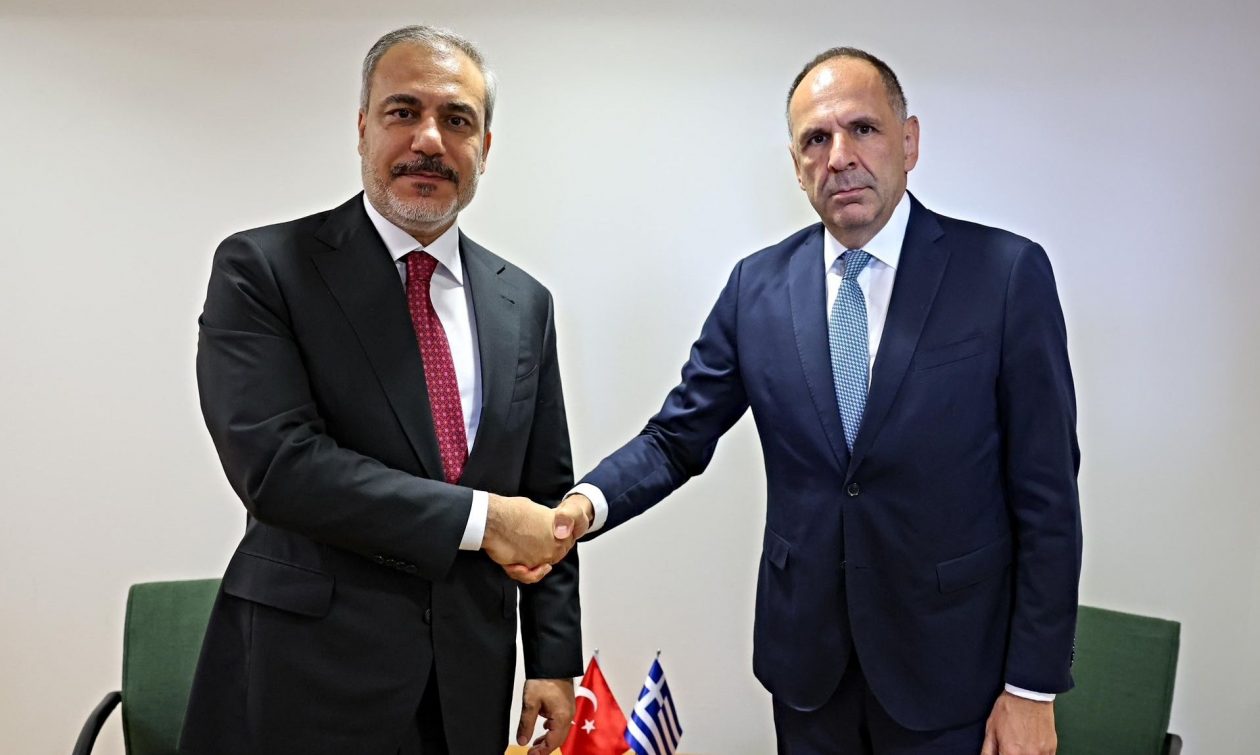 Διάλογος με «ναι μεν, αλλά…» – Τι λένε Γεραπετρίτης και Φιντάν λίγο πριν από τη συνάντηση