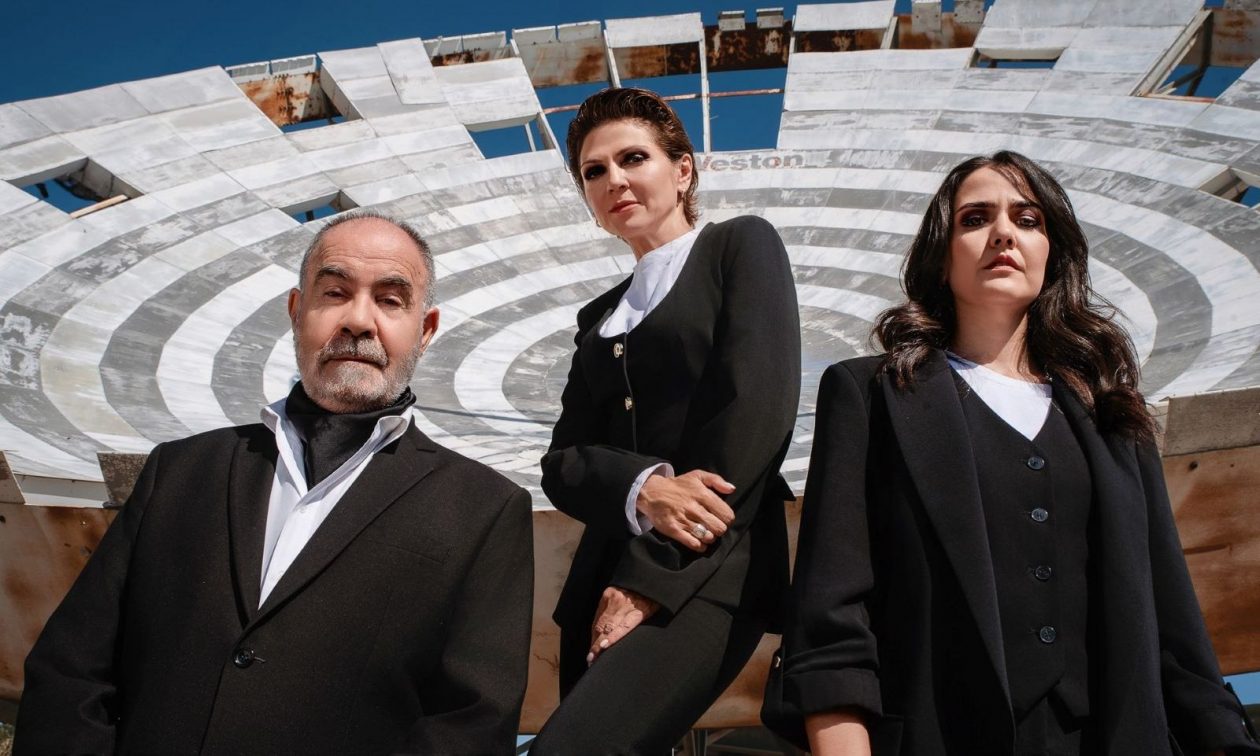 Θέατρο Τζένη Καρέζη: Η Ταμίλλα Κουλίεβα σκηνοθετεί το «Απόρρητο (Νέα Τάξη Πραγμάτων)»