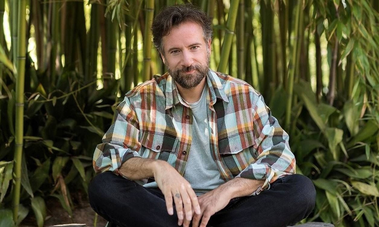 Κωστής Μαραβέγιας: Γιορτάζει τα Χριστούγεννα με μια συναυλία στο Floyd