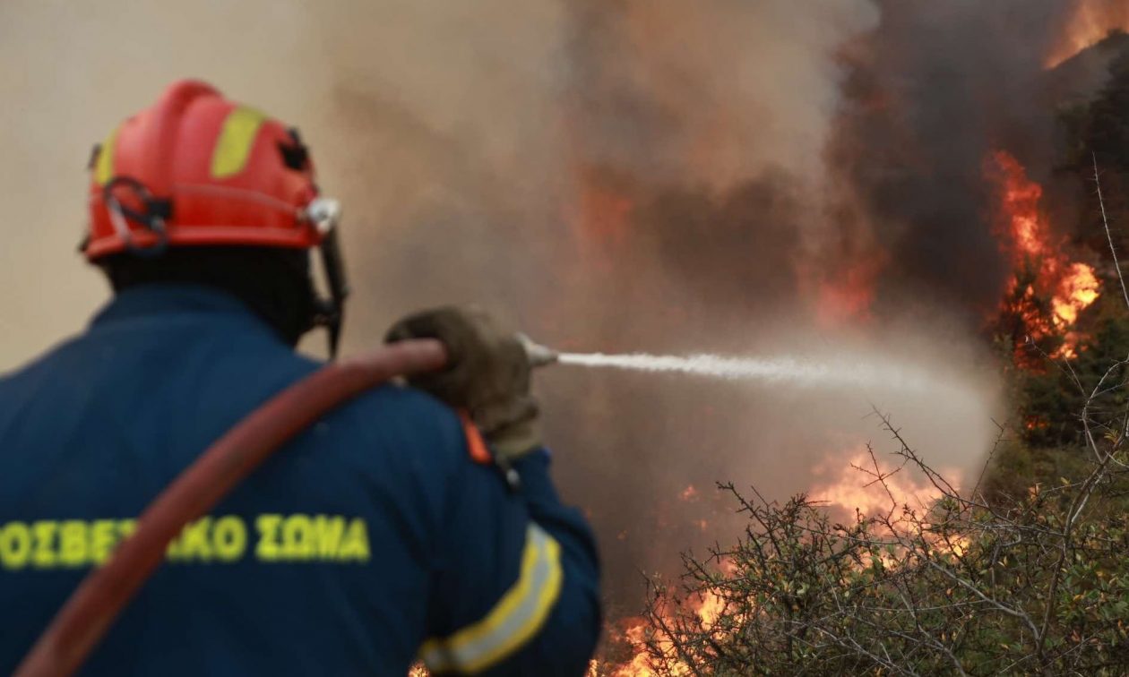 Φωτιά στην Αχαΐα: Μεγάλη κινητοποίηση της Πυροσβεστικής
