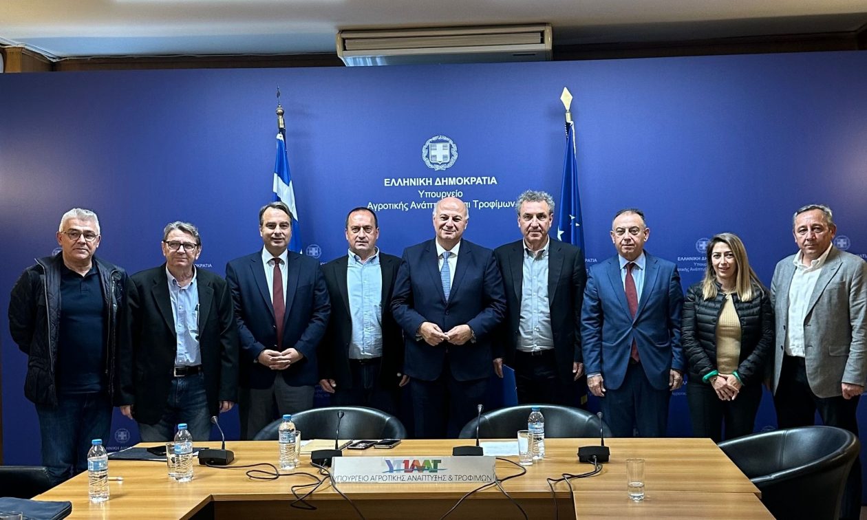 Επίσκεψη Θανάση Παπαθανάση στο ΥΠΑΑΤ – Συνάντηση με τους χοιροτρόφους