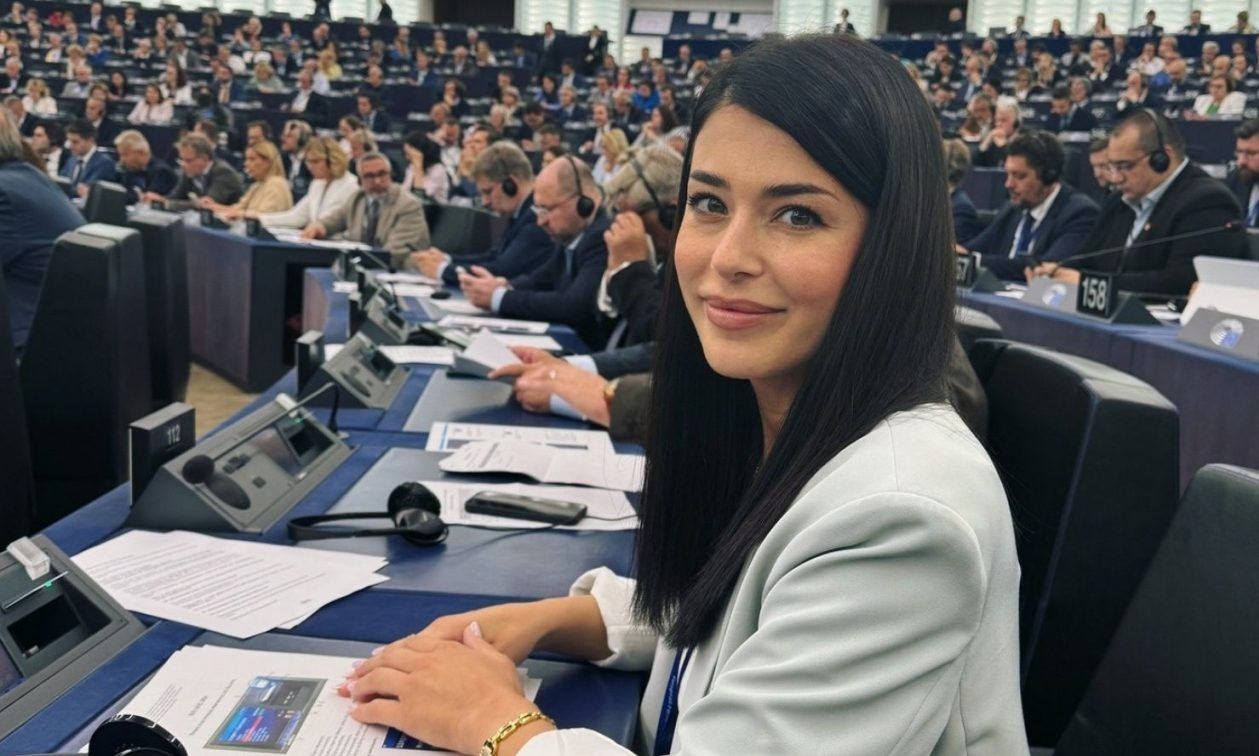 Λατινοπούλου: «Επιτέλους εκφραζόμαστε – Από τη Βούλτεψη, εμπιστεύομαι περισσότερο τον Τραμπ»