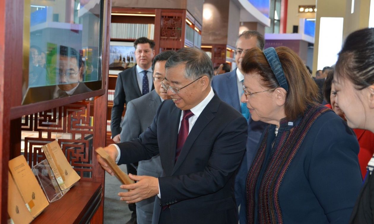 Λίνα Μενδώνη: «Ελλάδα και Κίνα μοιράζονται μια ιστορία που διαμόρφωσε την πορεία της ανθρωπότητας»