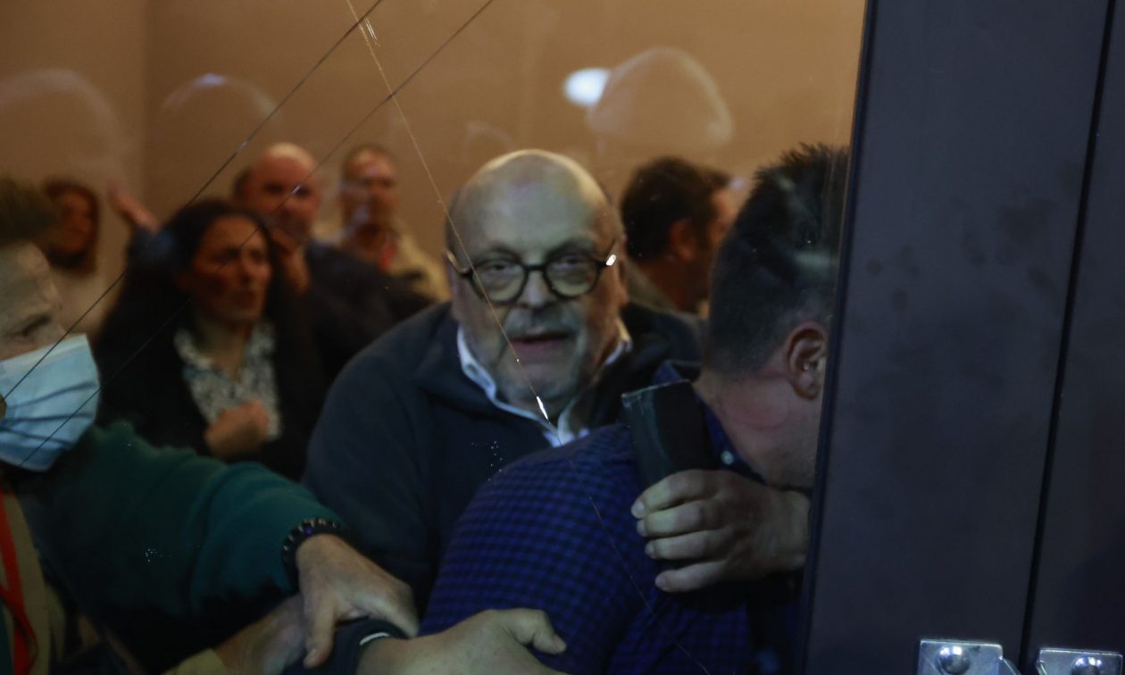 Επεισόδιο με τον Αντώναρο: «Ήταν μπράβος» – Τι εξήγηση έδωσε για το…κεφαλοκλείδωμα