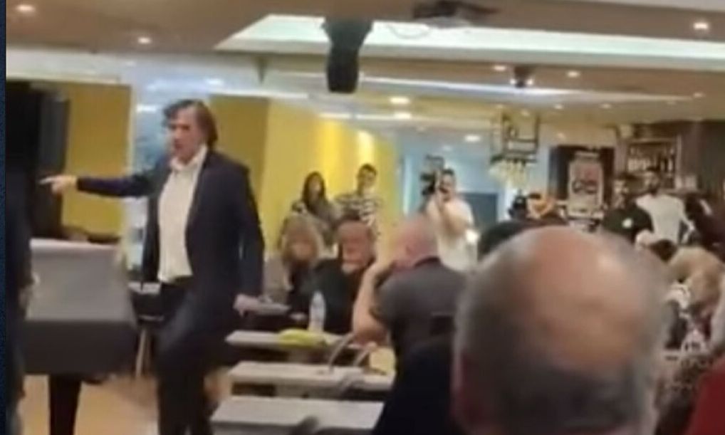 Ο Πέτρος Τατσόπουλος πέταξε εικόνα της Παναγίας στον Ανδρέα Καραγιάννη