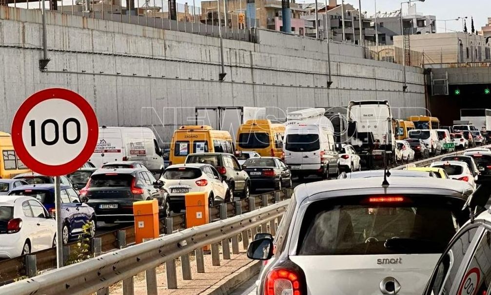 Κίνηση τώρα: Κυκλοφοριακό χάος σε Κηφισίας και Κατεχάκη – Μεγάλο μποτιλιάρισμα στην Αττική Οδό
