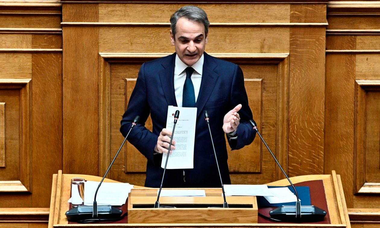 Μητσοτάκης για ΠΑΣΟΚ: Σπεύδετε να πάρετε τη θέση του ΣΥΡΙΖΑ κάτω από τη σκιά του λεφτόδεντρου