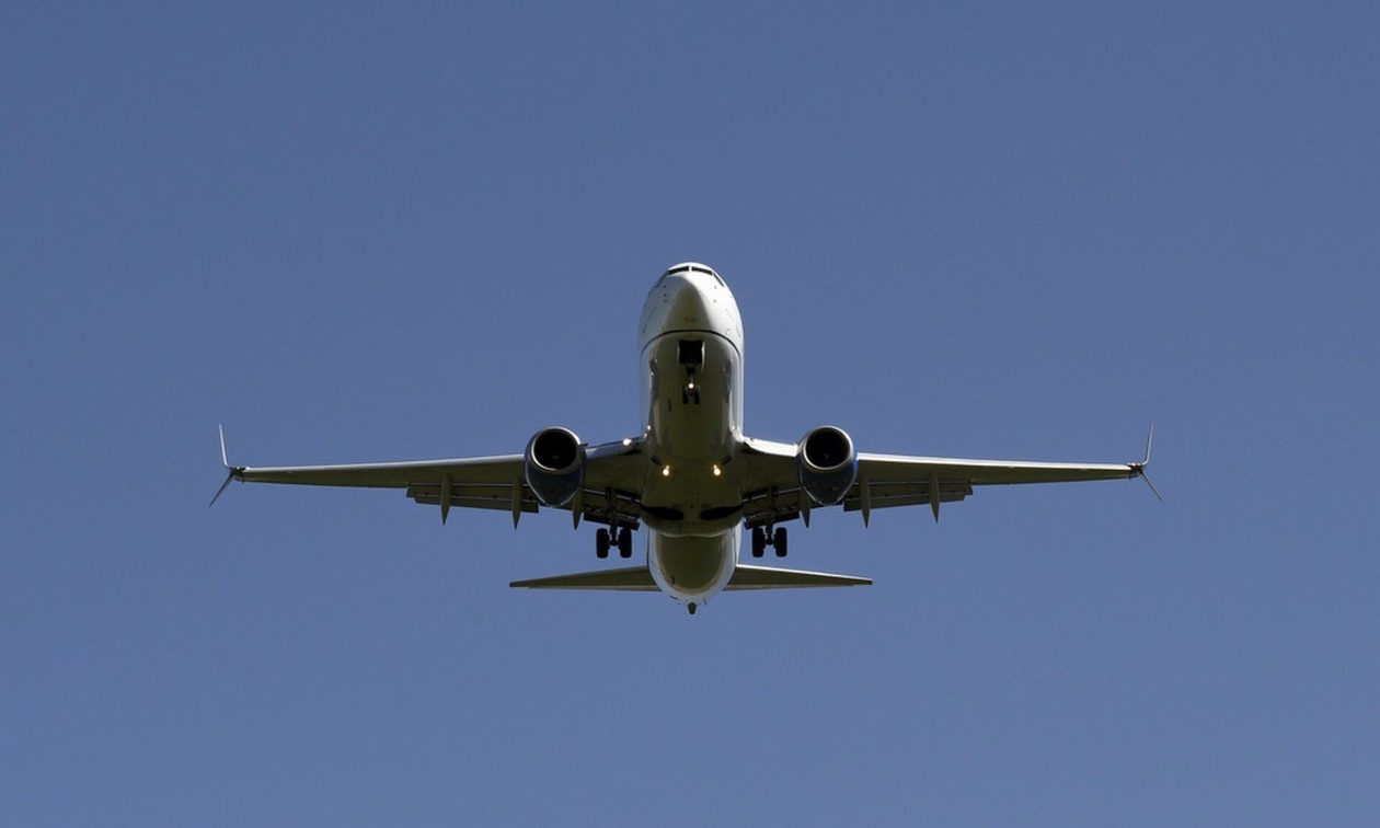 Βρετανία: Άντρας πέθανε κατά τη διάρκεια πτήσης – «Σταμάτησε να αναπνέει και επικράτησε χάος»