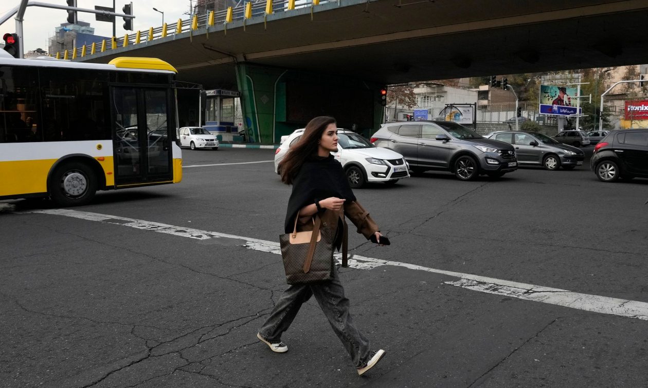 Το Ιράν κατασκευάζει ένα «αμυντικό τούνελ» στην Τεχεράν