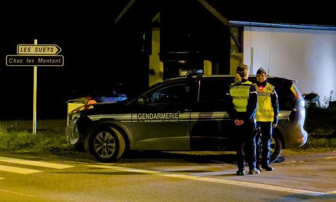 Tραγωδία στη Γαλλία: Μητέρα σκότωσε τα τρία παιδιά της και τράπηκε σε φυγή – Το γράμμα που άφησε