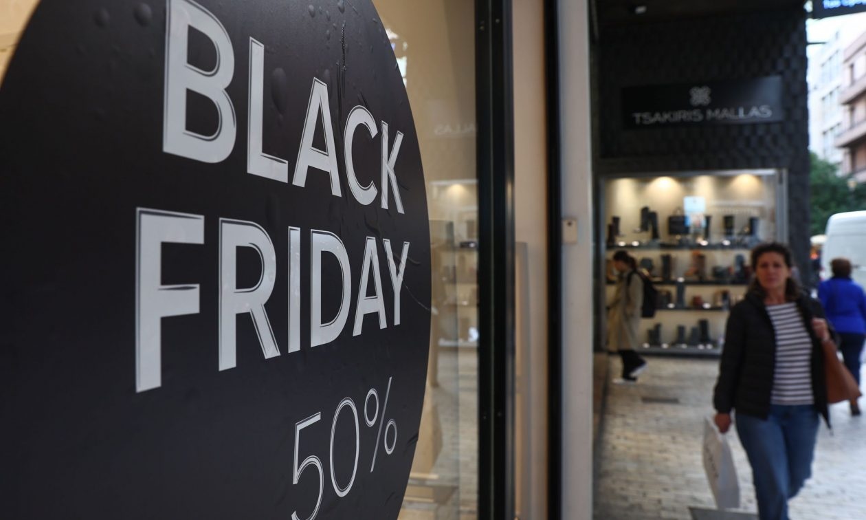 Έρευνα: Πώς επηρεάζει τις αγορές η Black Friday – Με ποιο κριτήριο ψωνίζουν οι Έλληνες
