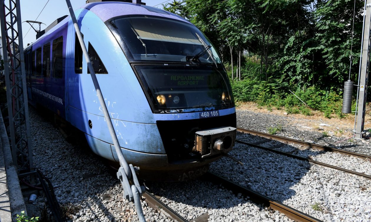 «Φτάσαμε στη δουλειά μετά κόπων και βασάνων», λέει πολίτης για τη διακοπή κυκλοφορίας προαστιακού