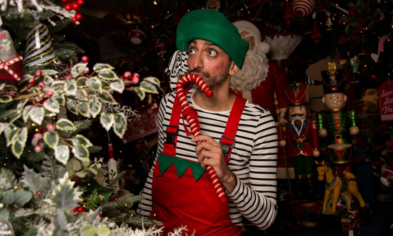 «Από Μηχανής» Θέατρο: Ο μαγικός κόσμος των Χριστουγέννων στην παράσταση «Εγώ το ξωτικό»