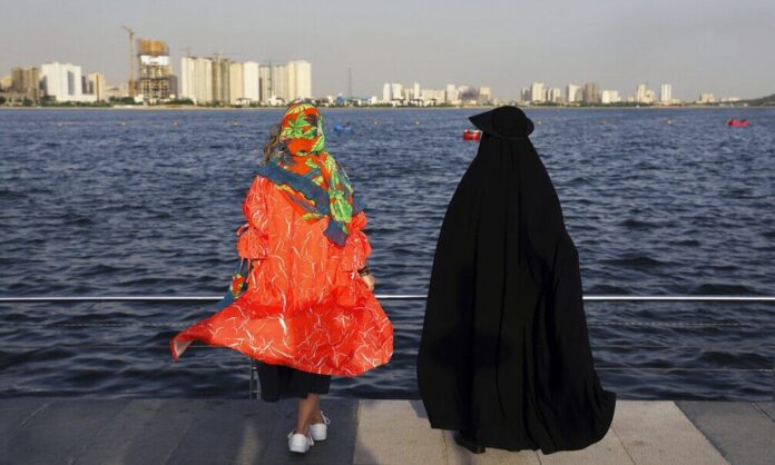 1601993-8358146e-hijab.jpg