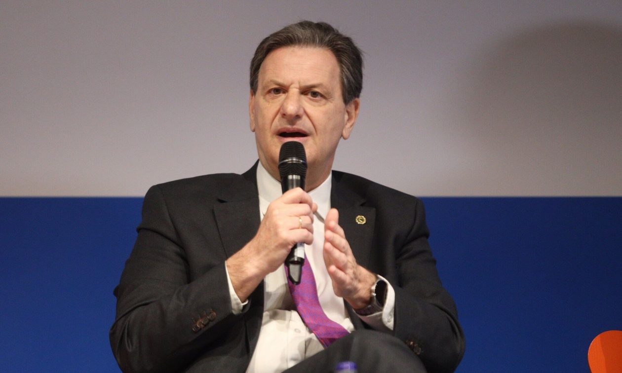 Σκυλακάκης: Δεν θα αφήσουμε τις υψηλές τιμές ρεύματος να περάσουν στον καταναλωτή