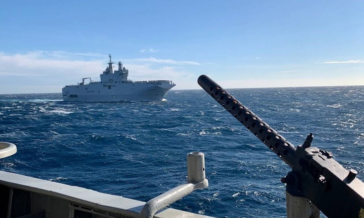 Κάσος: Νέα τουρκική πρόκληση – Αντιπαράθεση ελληνικών και τουρκικών πολεμικών πλοίων